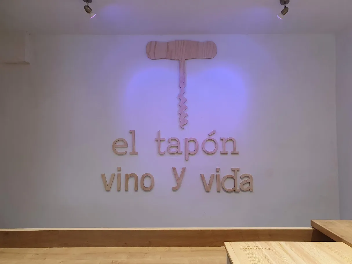 Rótulo Interior Realizado a Mano en Chapón Marino